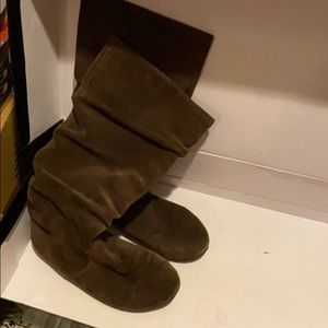 Brown suede scrunch boots